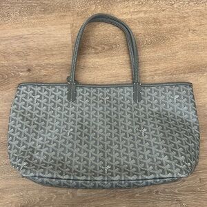 Gray tote